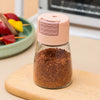 SpiceMate™ - Der präzise Dosierspender für Ihre Gewürze und Zucker.