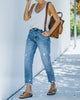 Kurze Jeans mit geradem Bein und Rissen