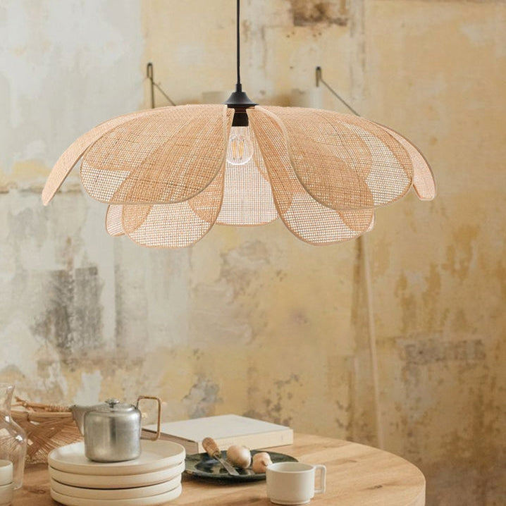 RustikaLeuchter™ - Charmantes Rattan-Design trifft auf rustikale Eleganz.