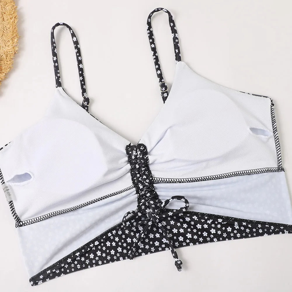 Lia | Süßer & Trendiger Blumen-Bikini