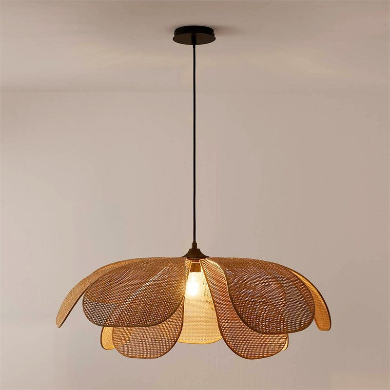 RustikaLeuchter™ - Charmantes Rattan-Design trifft auf rustikale Eleganz.