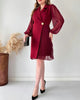 Kleid mit goldener Schnalle