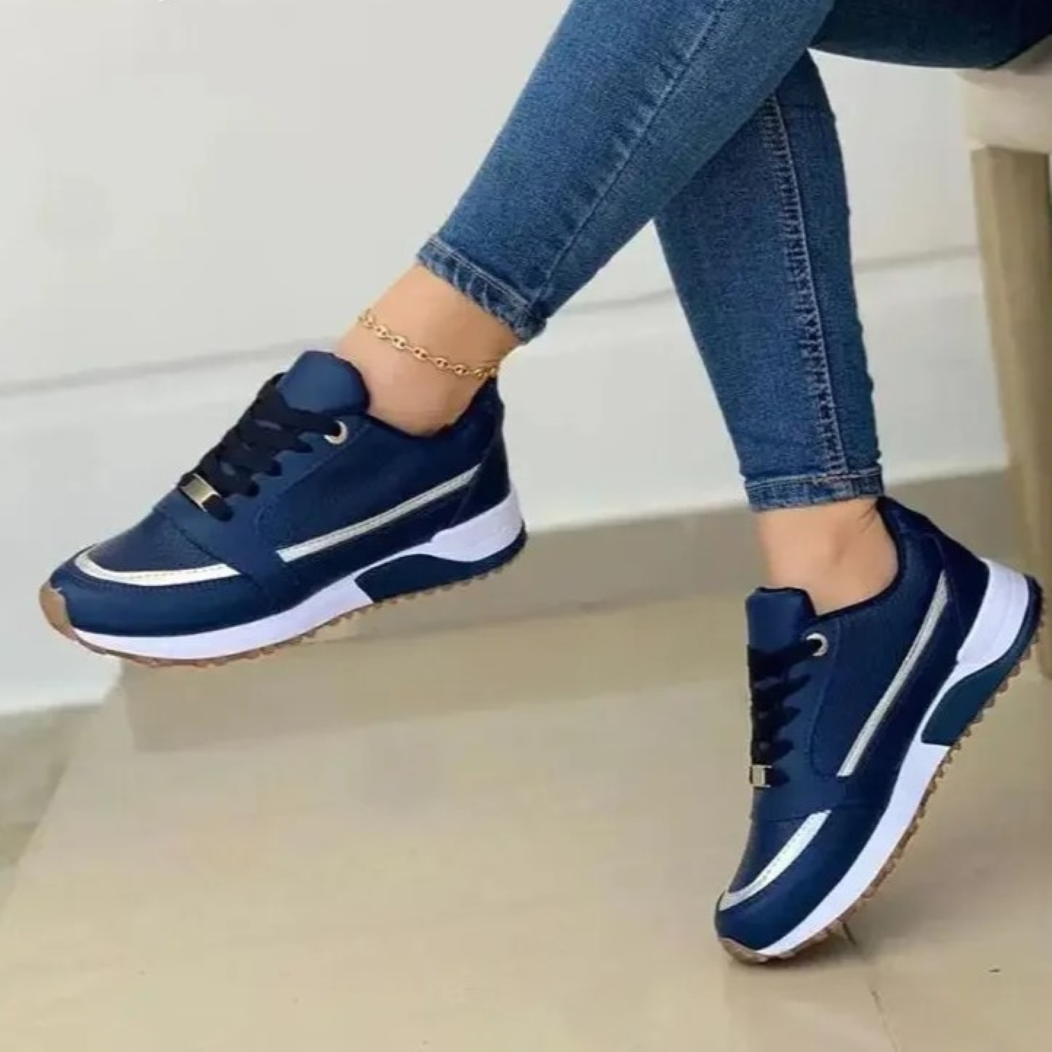 Liv | Sportliche Damenschuhe aus Leder mit weicher weißer Sohle