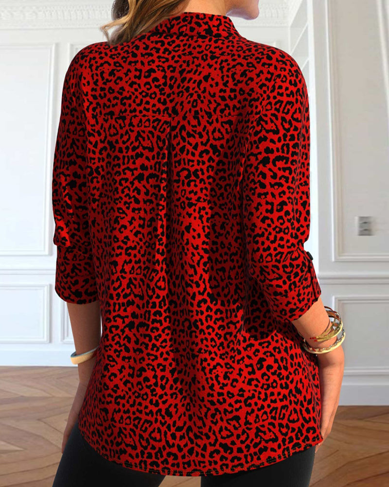 Bluse mit Leopardenmuster und Knöpfen