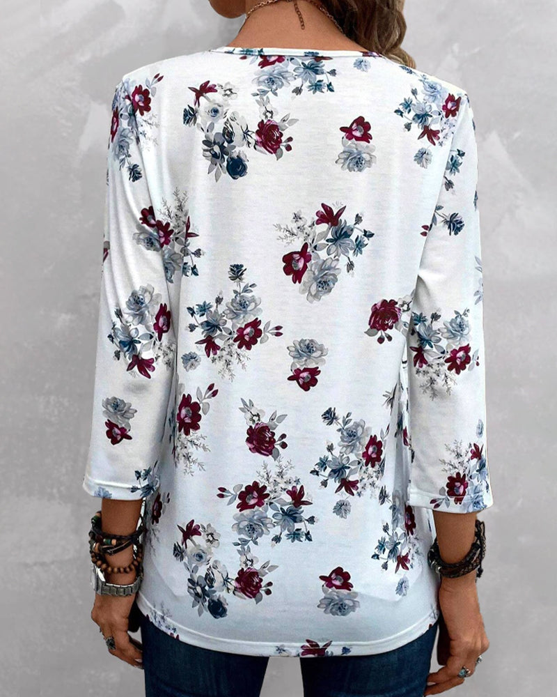 Elegante Bluse mit floralen Druckknöpfen