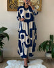 Langärmeliges Kleid mit schwarz-weißem Print