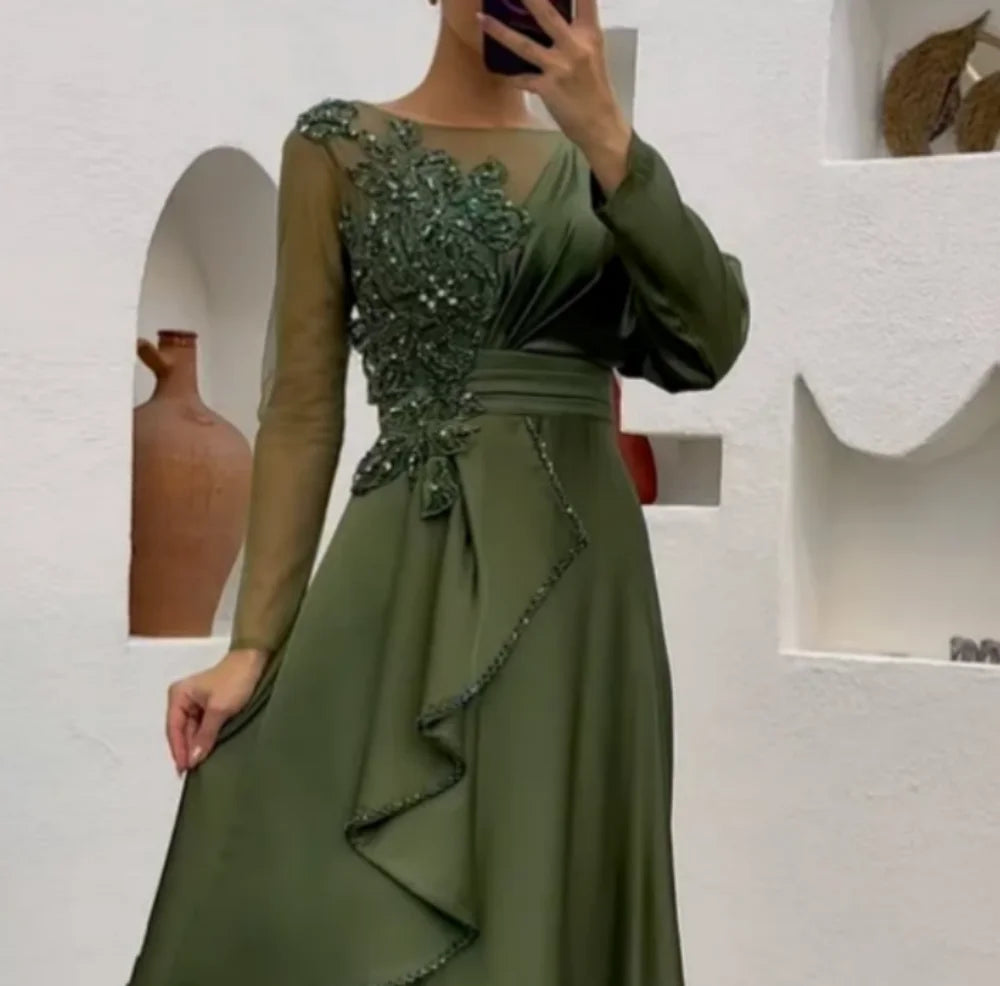 EleganceGown™ - Das stilvolle Ballkleid für formelle Anlässe.