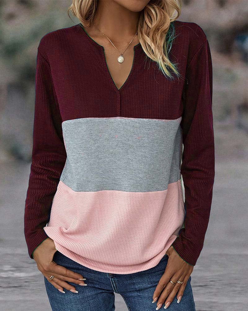 Top mit Farben und V-Ausschnitt