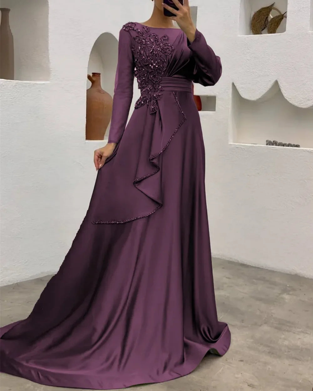 EleganceGown™ - Das stilvolle Ballkleid für formelle Anlässe.
