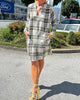 Freizeitkleid mit V-Ausschnitt und Karomuster