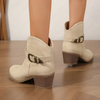 Liv | Milky weiße Wildlederstiefeletten mit Schnalle