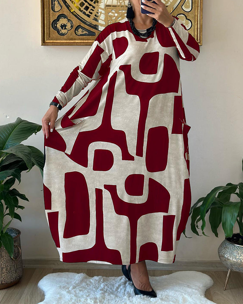 Langärmeliges Kleid mit schwarz-weißem Print
