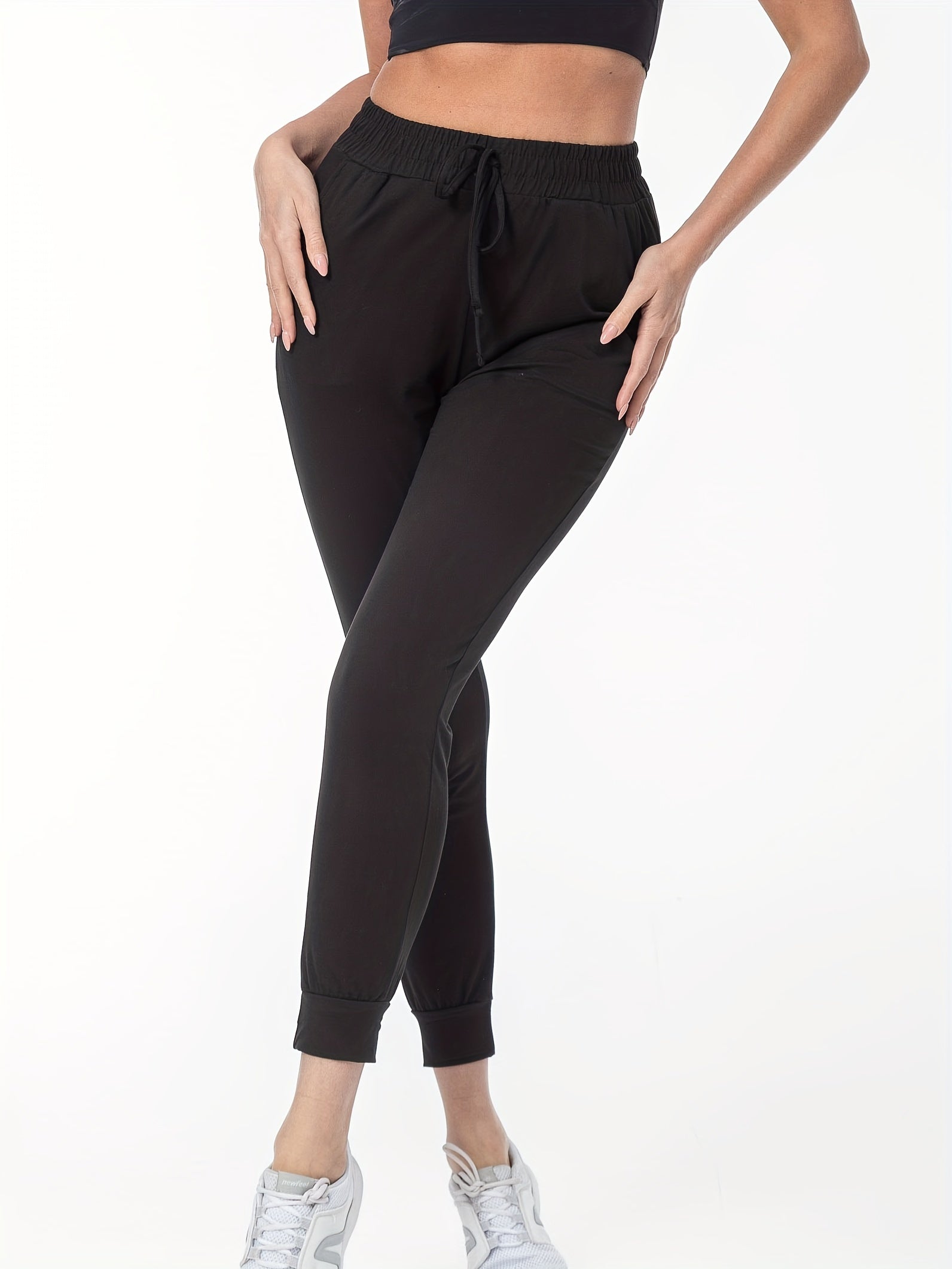 Lara | Schwarze lässige Sporthose mit hoher Taille und Taschen