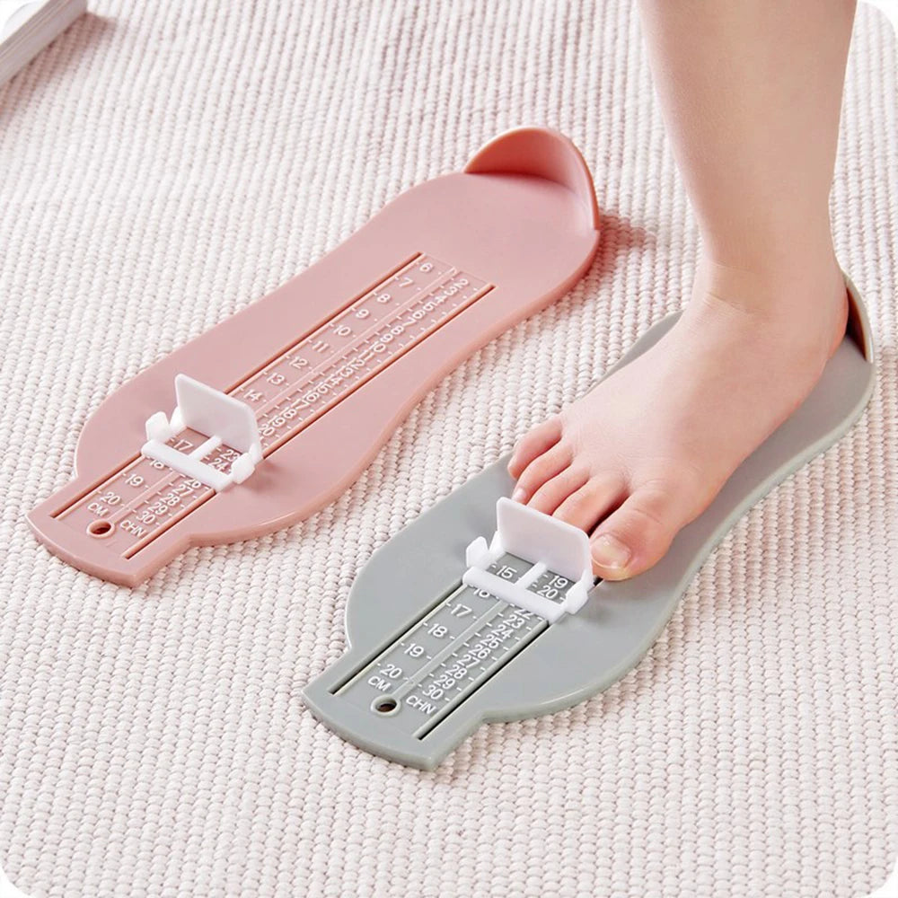 TinySteps™ - Schritt in die Bequemlichkeit: Präzises Werkzeug zur Messung von Kinderfüßen