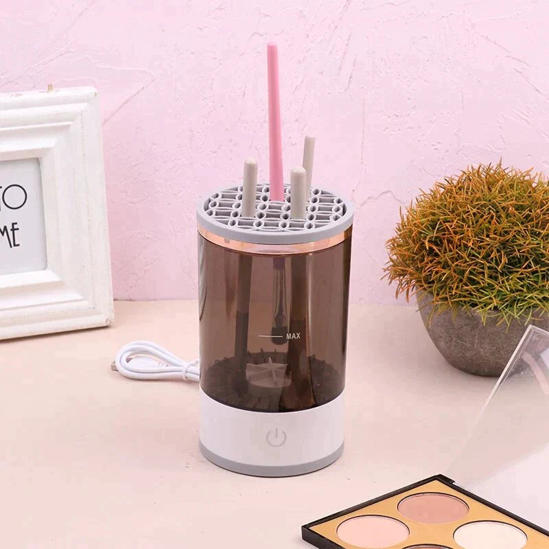 CleanEase™ - Mühelose Reinigung für Makeup-Pinsel