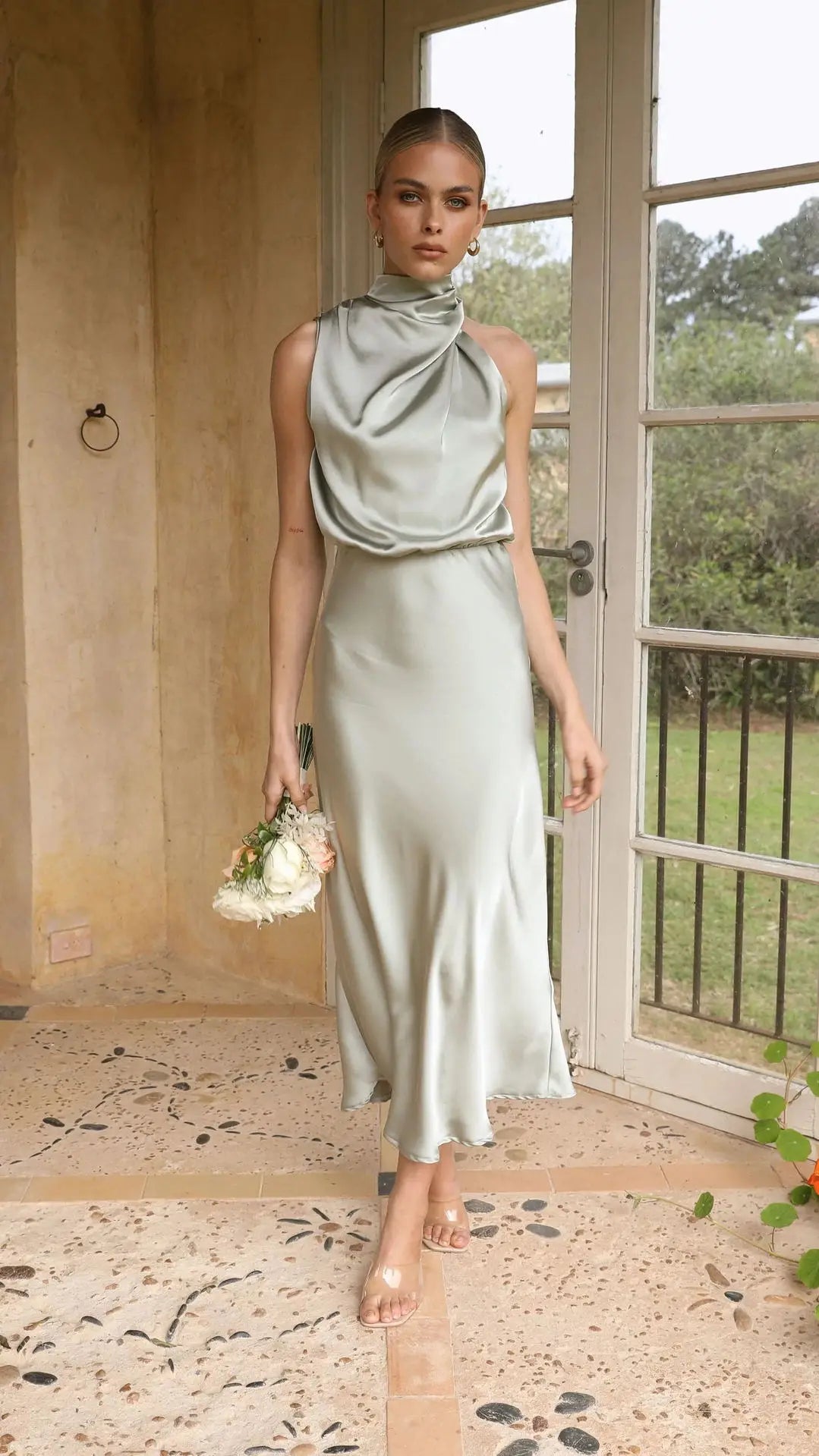 Eleganz™ - Das elegante ärmellose Cocktailkleid mit hohem Halsausschnitt und elastischer Taille für Hochzeitsgäste.