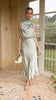 Eleganz™ - Das elegante ärmellose Cocktailkleid mit hohem Halsausschnitt und elastischer Taille für Hochzeitsgäste.