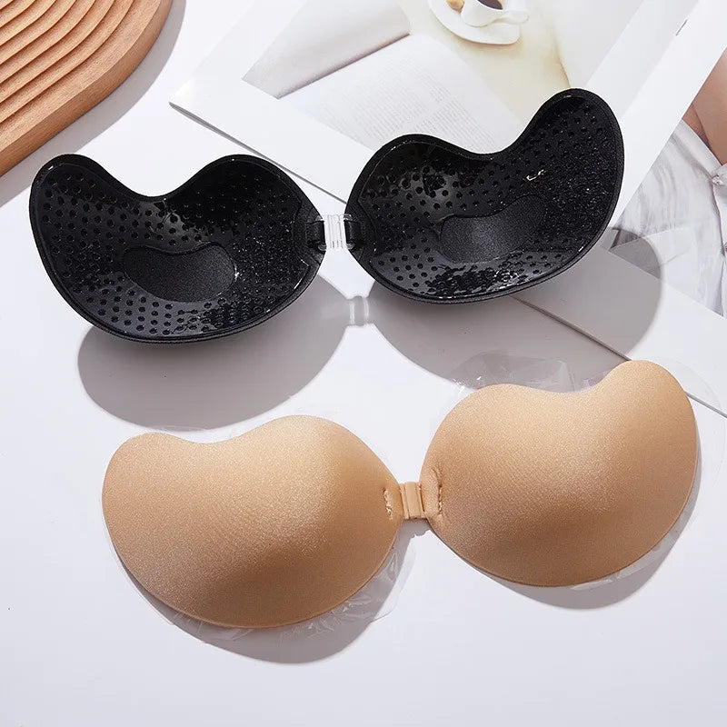 InvisiBra™ - Der selbstklebende BH, der nicht leicht abfällt und sich frei und einfach anfühlt.