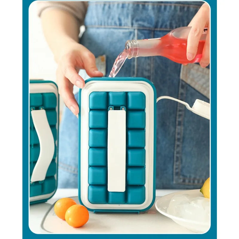 FrostBuddy™ - Die 2-in-1 tragbare Eiswürfelform und Trinkflasche!
