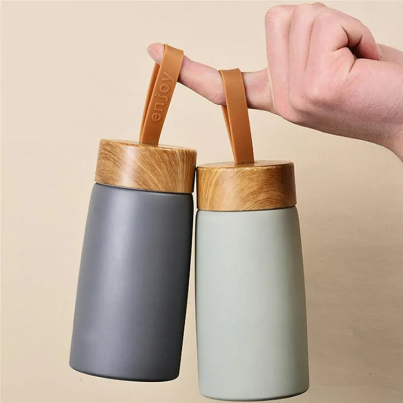 ThermoCup™ - Die tragbare Lösung für heißen Kaffee unterwegs.