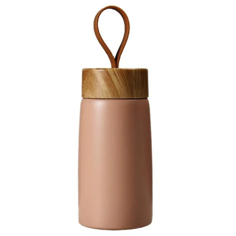 ThermoCup™ - Die tragbare Lösung für heißen Kaffee unterwegs.