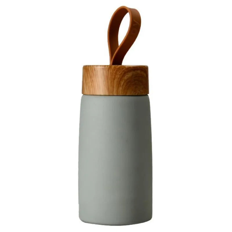 ThermoCup™ - Die tragbare Lösung für heißen Kaffee unterwegs.
