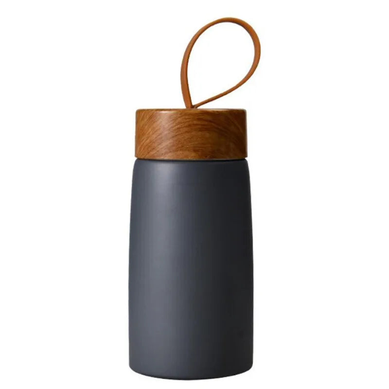 ThermoCup™ - Die tragbare Lösung für heißen Kaffee unterwegs.