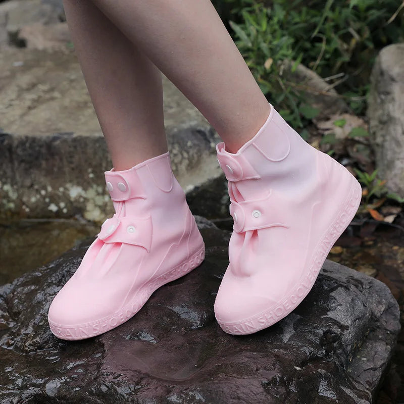 DryStep™ - Die perfekten, wasserfesten Überschuhe für jede Wetterlage.
