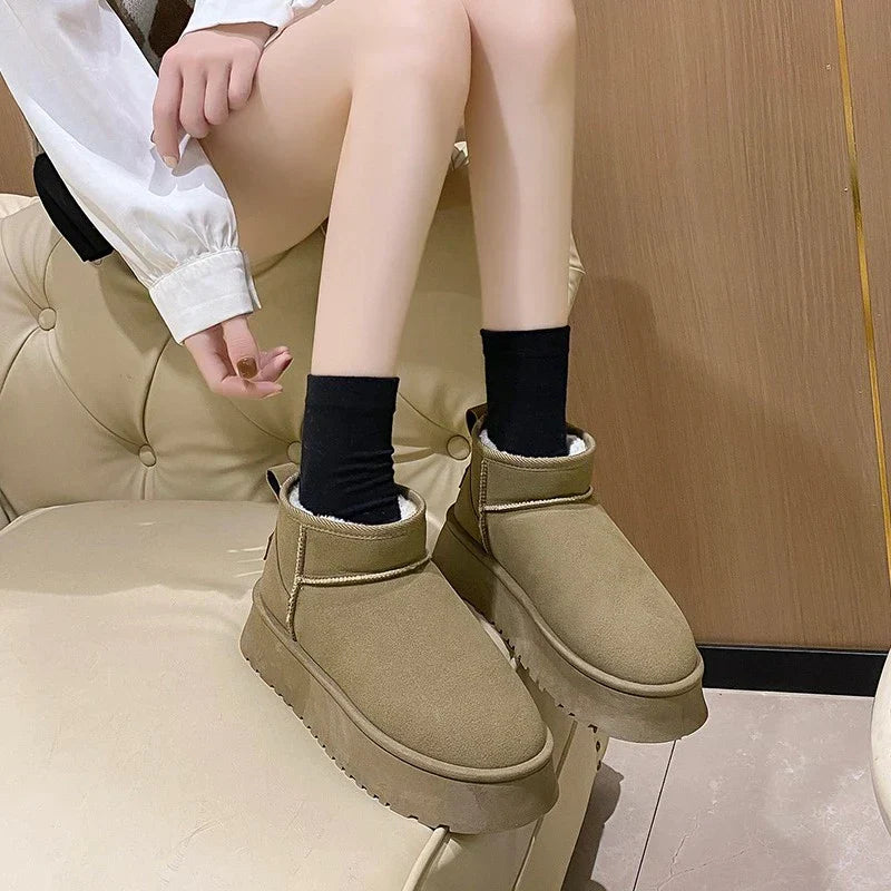 Mini-Stiefel mit Plateau