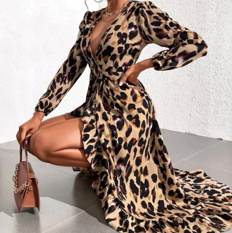 Leila | Kleid mit V-Ausschnitt und Leopardenmuster