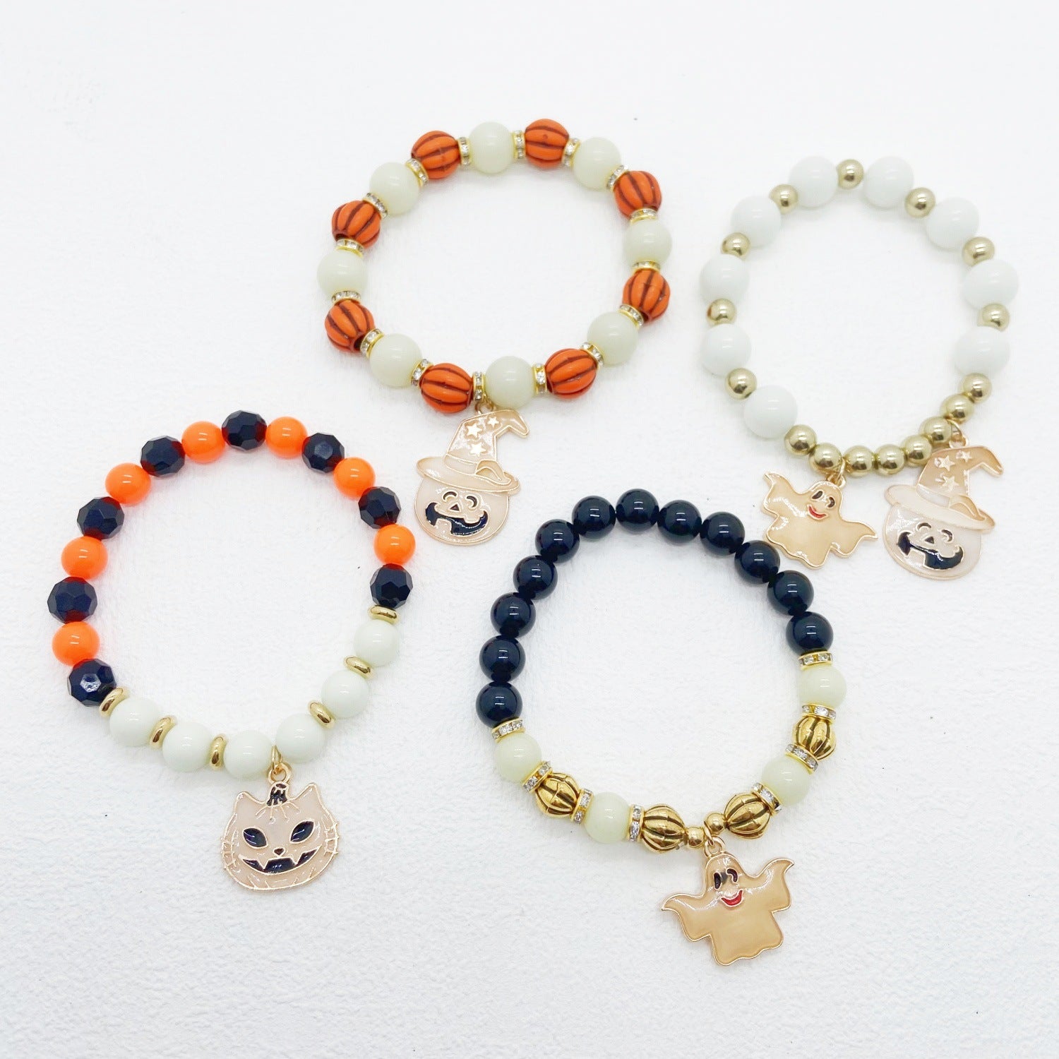 GhostGlow™ – Das leuchtende Halloween-Armband mit Kürbiskopf und Geisterdesign.