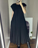 Ärmelloses, plissiertes, einfarbiges Kleid