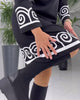 Kleid mit gewelltem Muster und langen Ärmeln