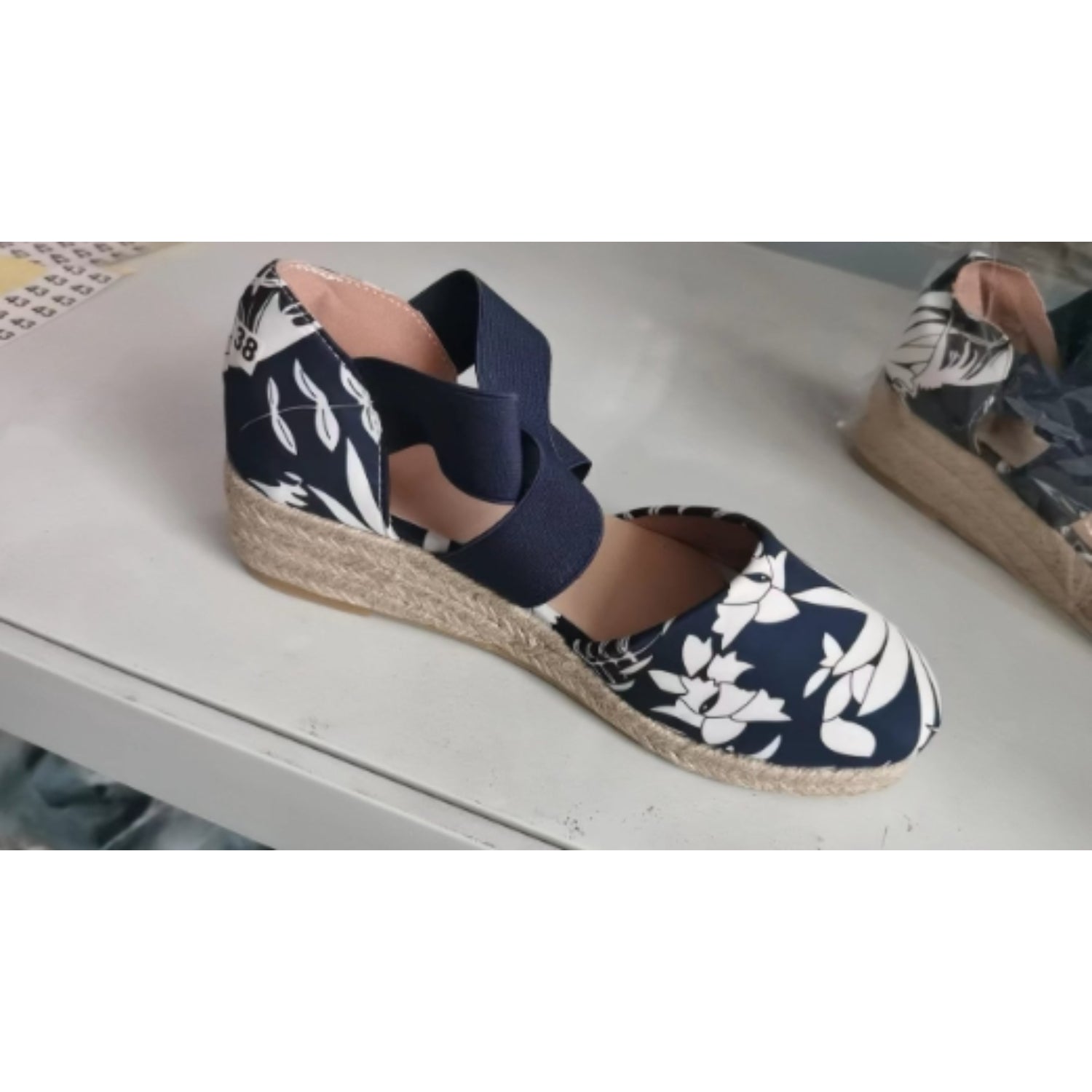 Mila | Espadrilles mit Kreuzriemen und Seil-Keilabsatz