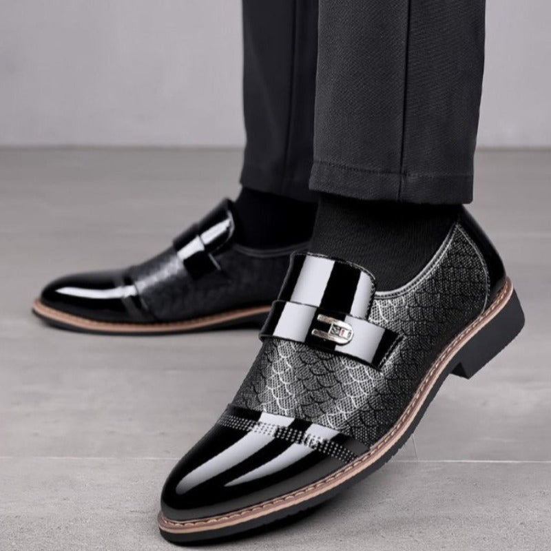 Maßgeschneiderter Schuh aus Leder und Gummi