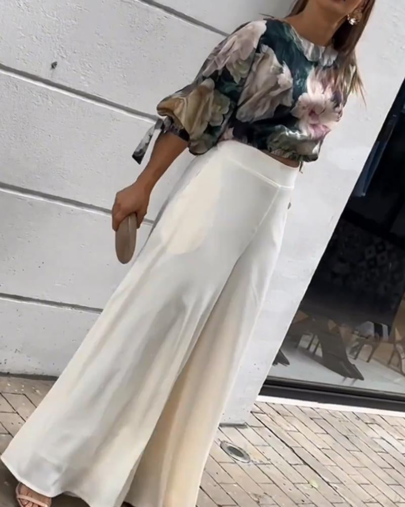 Set aus Oberteil und Hose mit Blumendruck und weitem Bein