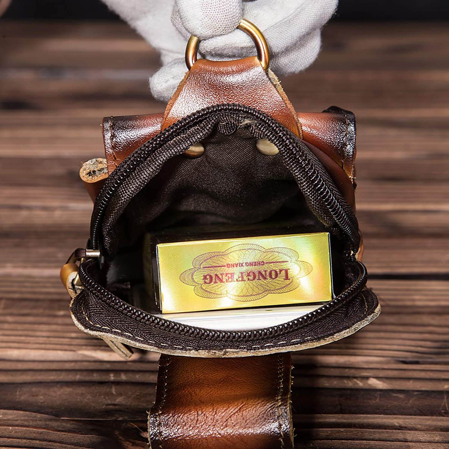 Lars | Gürteltasche aus Leder für Herren mit Magnetverschluss und verstellbarem Hüftgurt