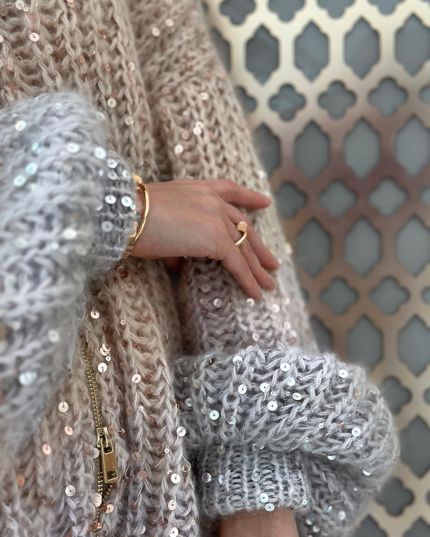 Lustrous™ Gestrickte Pulloverjacke mit Pailletten